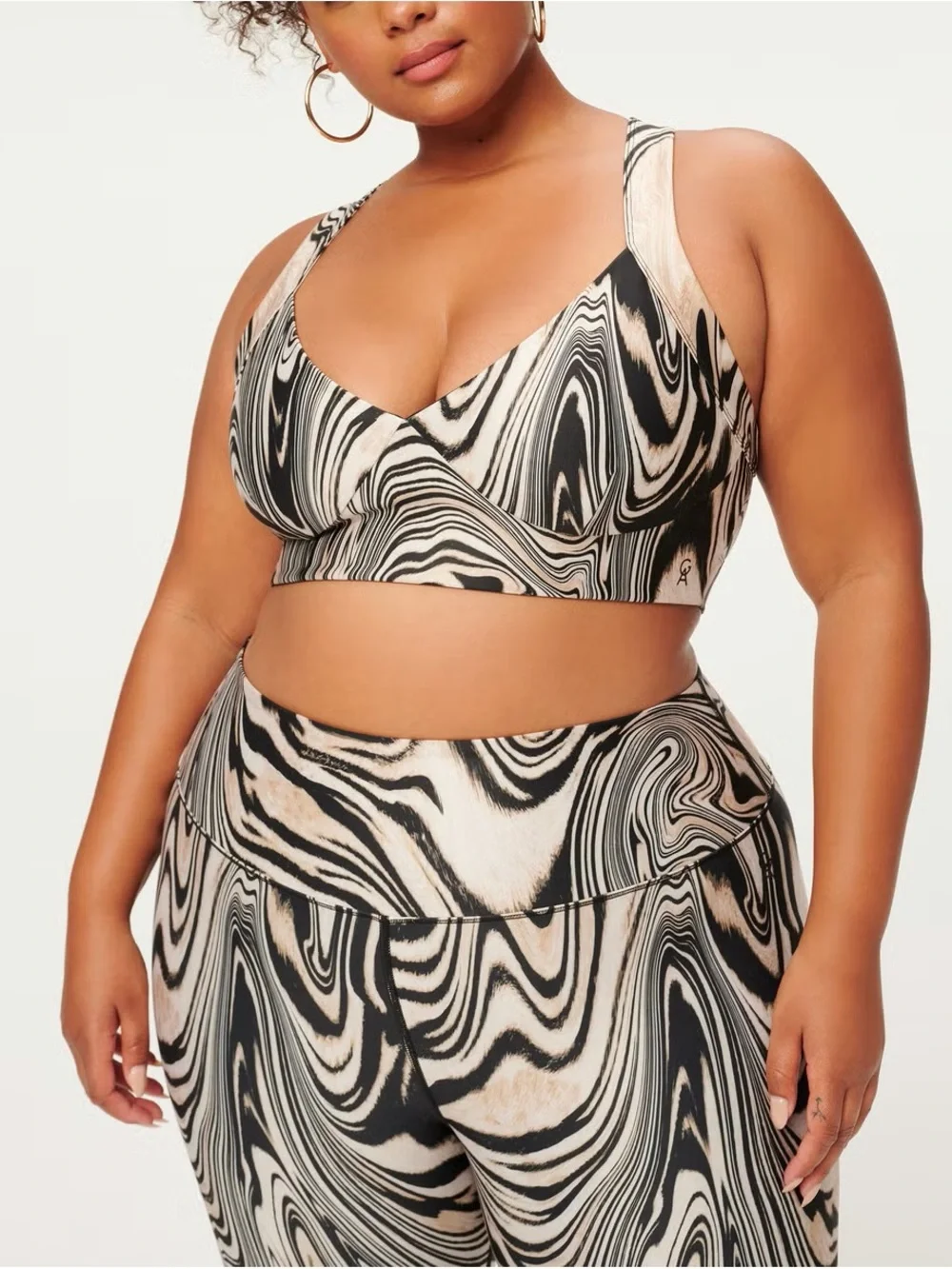 Good American Swirl Print Sports Bra - Black & Cream size 1